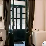 Campolide Door Appartement *