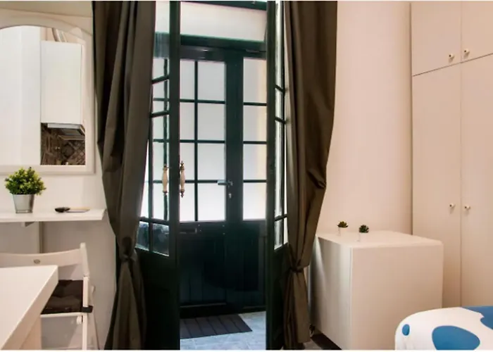 Campolide Door Apartment *