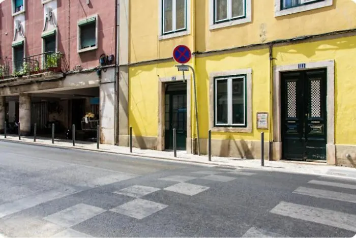 Apartment Campolide Door